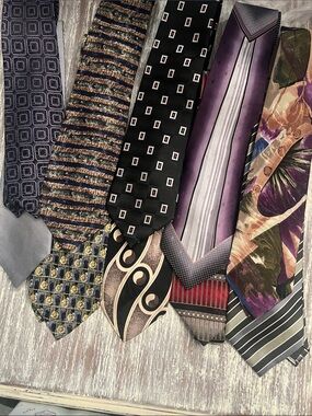 Lot of 10 Men's Assorted Patterned Necktie’s. Assorted brands. Most silk. New